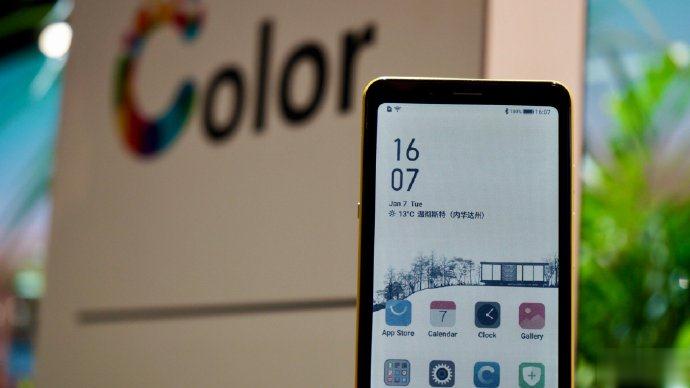 Hisense 于 CES 2020 展出：全球首款彩色 E-ink 屏手机！(1)