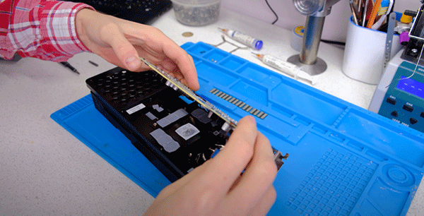 国外硬体玩家自行改装 RTX 3070 显卡，把 8GB 记忆体升级到 16GB，还真的成功了(1)