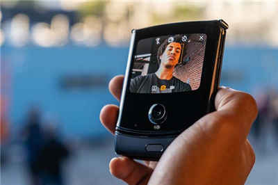 【摺机回归】 Motorola Razr 可摺萤幕手机正式发布