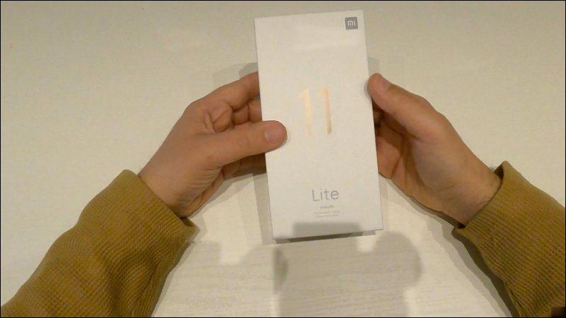 小米 11 Lite 开箱动手玩影片曝光！承袭小米 11 设计，更平价、更轻薄(1)