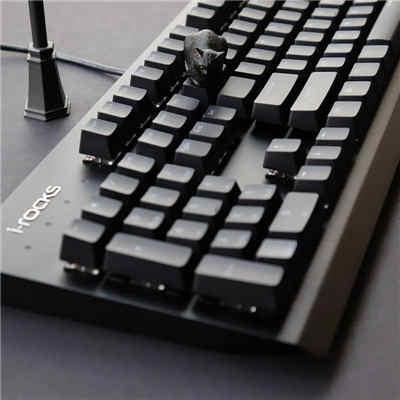 iRocks推出「K65M 爱丽丝梦游仙境版」主打全世界首把镜射配列键盘(2)
