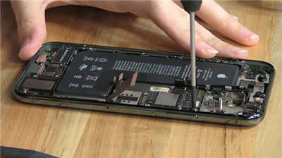 iFixit 拆解 iPhone 11 Pro/11 Pro Max　暗示即将支援双向无线充电