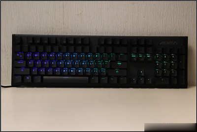 开箱点评 《技嘉 AORUS K1》 樱桃红轴游戏键盘(5)