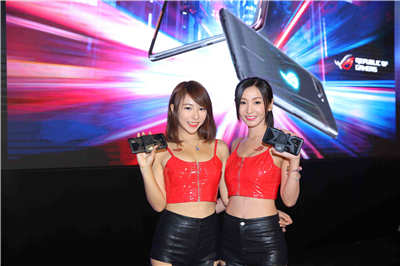 【电竞节】ROG Phone 2 会展体验区 P04 限定优惠，送专用控制器八达通等过千元礼品！(4)