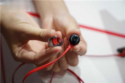梅原大吾相挺! HyperX 推出 Nintendo Switch 耳机《Cloud Earbuds》、PS4认证耳机《(8)