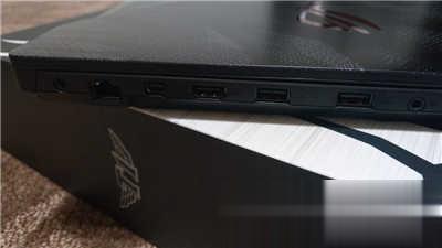 开箱 – ROG Strix SKT T1 Hero 限定版电竞笔电(15)