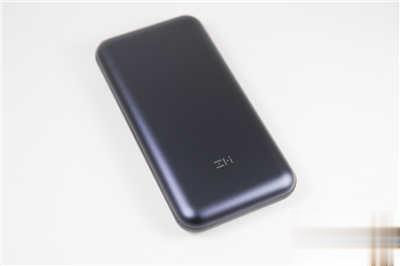 [开箱] 紫米ZMI 10号行动电源 20000mAh – 双向快充、可替Macbook 充电(5)