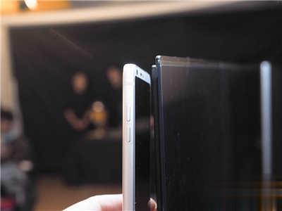 极致超薄3.3mm – LG OLED 电视/商用显示器(5)