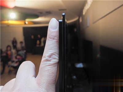 极致超薄3.3mm – LG OLED 电视/商用显示器(4)