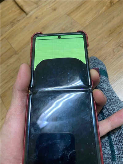疑抵受不住寒冷天气 南韩有三星摺芒机突然荧幕受损(1)