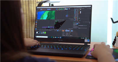 採顶级4K OLED萤幕逐台通过Pantone认证！居家必备｜技嘉AERO 15 OLED XD 创作者笔电｜开箱评测(1)