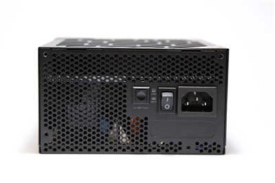华硕ROG Strix 1000W金牌电源供应器开箱分享(7)