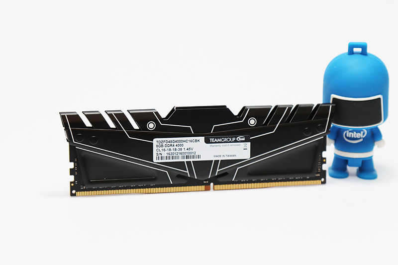 效能超高的十铨DARK Z FPS DDR4 电竞记忆体开箱评测(7)