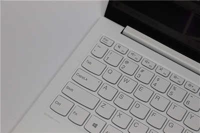 时尚轻薄高续航力就靠它！Lenovo Yoga Slim 7i Carbon 笔电评测(5)