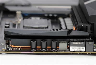 满满的战斗力的技嘉 AORUS Z590 RPO AX Gaming 主机板开箱(18)