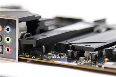 规格超华丽华硕 ROG STRIX Z590-E GAMING WIFI 主机板开箱(19)