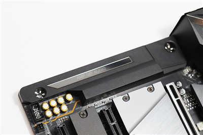 满满的战斗力的技嘉 AORUS Z590 RPO AX Gaming 主机板开箱(24)