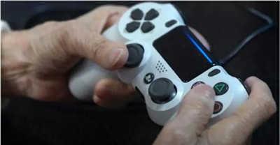 吉尼斯认证世界最老的YouTube游戏主播 每天打7、8个小时游戏(4)