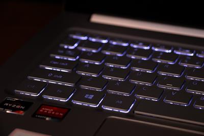 时尚有型高效能带着走 Acer Swift 3 超轻薄笔电开箱评测(12)