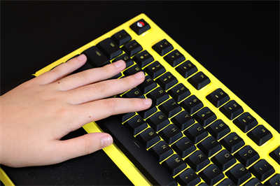 Razer宝可梦 Ornata 皮卡丘联名限定款键盘(19)