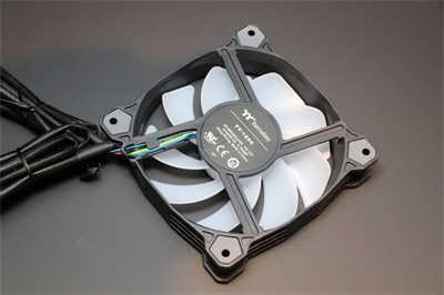 打造最炫RGB灯效电脑就靠它！曜越 S300 TG 机壳开箱+电脑安装分享(28)