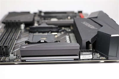 发烧音质+丰富的PCIe 4.0 等扩充能力！技嘉B550 AORUS ELITE主机板开箱(8)