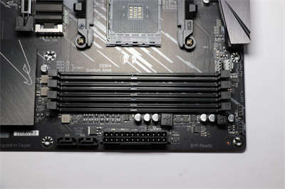 发烧音质+丰富的PCIe 4.0 等扩充能力！技嘉B550 AORUS ELITE主机板开箱(12)