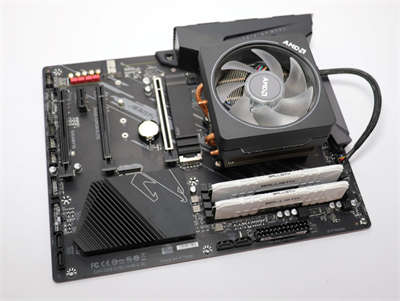 游戏玩家照过来　效能表现强压X570晶片组！技嘉B550 AORUS ELITE主机板效能评测(3)