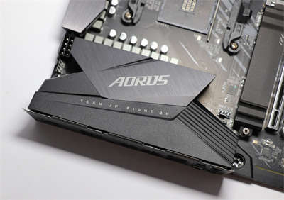 发烧音质+丰富的PCIe 4.0 等扩充能力！技嘉B550 AORUS ELITE主机板开箱(9)