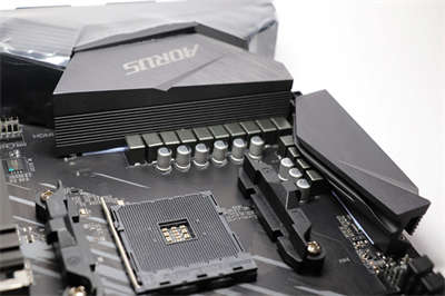 发烧音质+丰富的PCIe 4.0 等扩充能力！技嘉B550 AORUS ELITE主机板开箱(7)
