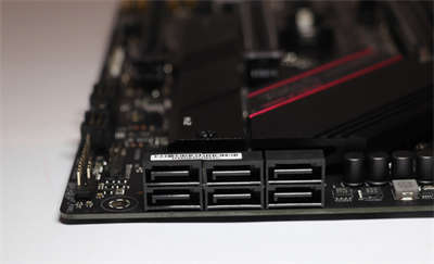 给精打细算的DIY玩家们！华硕 ROG STRIX B550-E GAMING 主机板开箱与特色介绍(17)