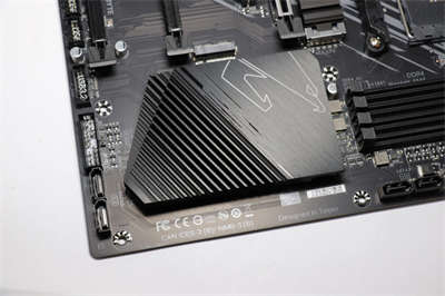 发烧音质+丰富的PCIe 4.0 等扩充能力！技嘉B550 AORUS ELITE主机板开箱(10)
