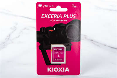 KIOXIA EXCERIA PLUS 1TB SD 记忆卡开箱/超大容量V30 U3 C10高规格-KIOXI(1)