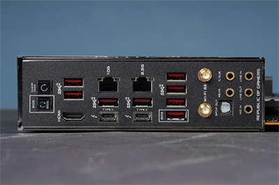 ASUS ROG Maximus XIII Extreme(M13E) 主机板/满版金属装甲强效散热(24)