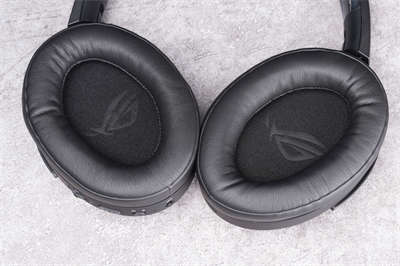 ROG Strix Go BT 无线耳罩式耳机开箱/蓝芽 5.0连接主动降躁技术(7)