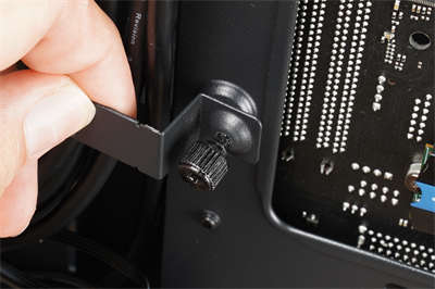 Phanteks Eclipse P200A D-RGB ITX机壳开箱/主分舱侧置水冷，支援D-RGB灯效(30)