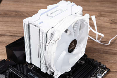ENERMAX ETS-F40-W-ARGB塔扇开箱测试/入门直触,4 热管,140mm ARGB-ENERMAX(21)