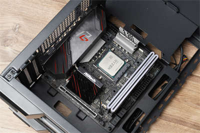 Phanteks Eclipse P200A D-RGB ITX机壳开箱/主分舱侧置水冷，支援D-RGB灯效(20)