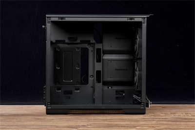 Phanteks Eclipse P200A D-RGB ITX机壳开箱/主分舱侧置水冷，支援D-RGB灯效(18)