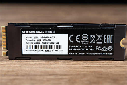 GIGABYTE AORUS Gen4 7000s SSD 1TB开箱测试(5)