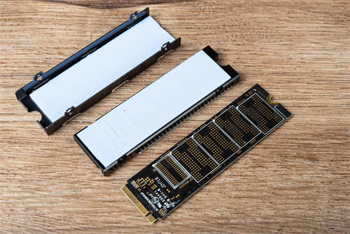 GIGABYTE AORUS Gen4 7000s SSD 1TB开箱测试(10)
