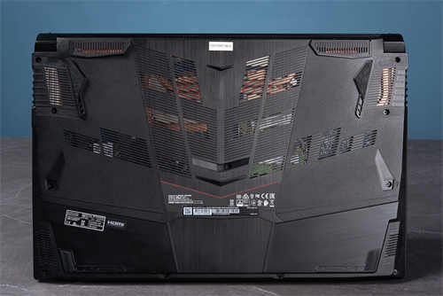 MSI GF75 Thin 电竞笔电开箱10代i7六核 RTX 3060入门款抢攻性价(18)