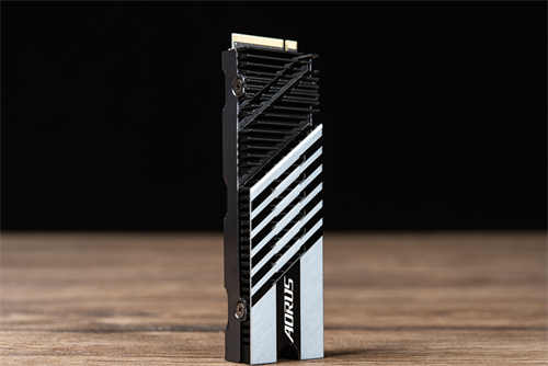GIGABYTE AORUS Gen4 7000s SSD 1TB开箱测试(4)