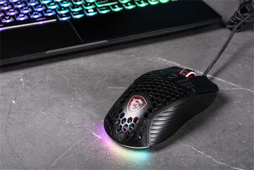 MSI GF75 Thin 电竞笔电开箱10代i7六核 RTX 3060入门款抢攻性价(5)