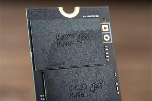 GIGABYTE AORUS Gen4 7000s SSD 1TB开箱测试(9)