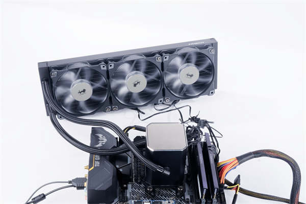 InWin SR36 PRO 360mm AIO开箱测试/一体式水冷的顶尖作品(35)