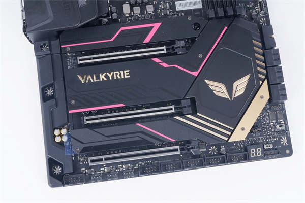 BIOSTAR Z590 VALKYRIE开箱测试/旗舰定位、女武神系列崭新登场(5)