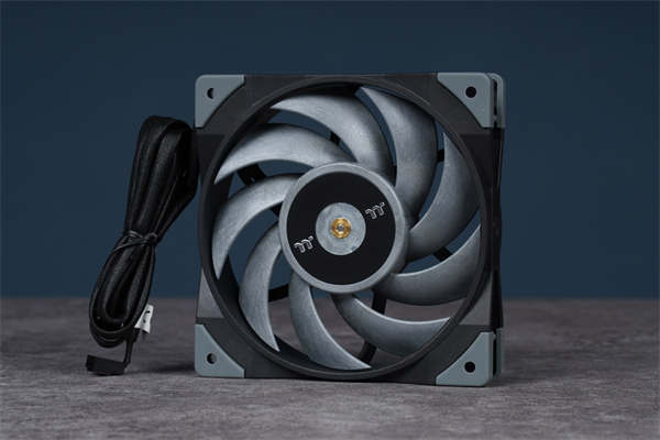 Thermaltake钢影TOUGHFAN 12 Turbo高风压风扇/2500 RPM高转速尬低噪音表现(4)
