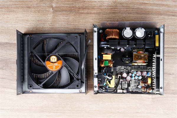 Thermaltake Toughpower PF1 850w开箱测试/全新单面板PCB设计(15)
