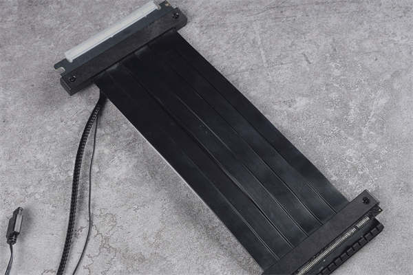 AZZA RGB GPU RISER CABLE发光PCIe延长线/大面积流水灯效超吸睛(6)